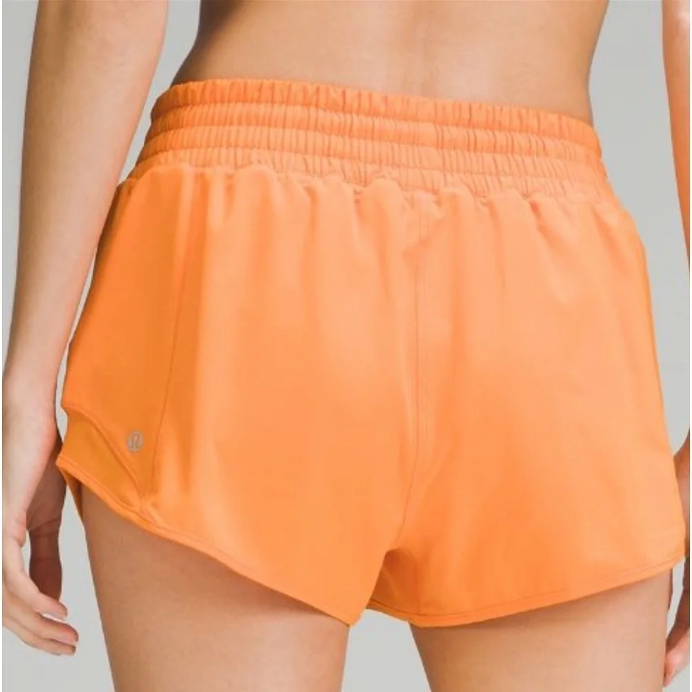 LULULEMON HOTTY HOT HIGH RISE SHORT 4” LINED LIT ORANGE COLOR NWT SIZE 2